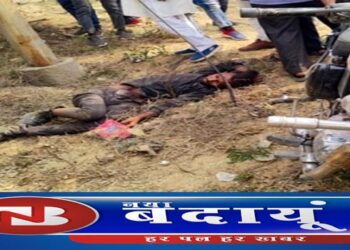सड़क किनारे खंभे से बाइक की जबरदस्त टक्कर, दो की मौत