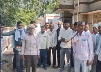 विवाहिता की गला दबाकर हत्या, शव पड़ोसी के दरबाजे पर मिला