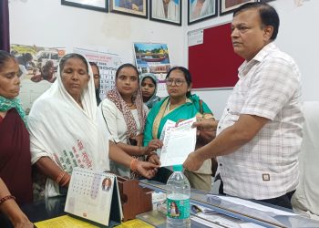 आशाओं का सीएमओ कार्यालय पर हल्लाबोल, तीन दिन बाद करेंगी आंदोलन