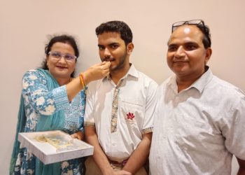 सीबीएसई 12वीं रिजल्ट घोषित : ब्लूमिंगडेजल और डीपीएस के छात्र-छात्राओं ने मारी बाजी