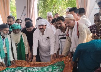 गुलपोशी कर देश में अमन-चैन, तरक्की और खुशहाली की पूर्वमंत्री आबिद रजा ने मांगी दुआ