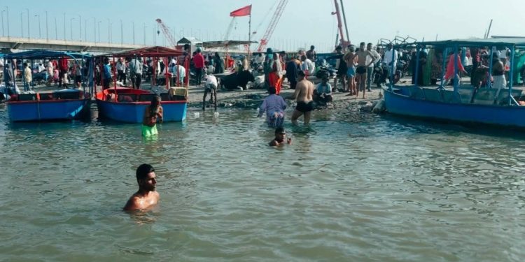 बदायूं : ज्येष्ठ पूर्णिमा पर लाखों श्रद्धालुओं ने लगाई आस्था की डुबकी