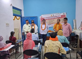 विश्व रेडक्रास दिवस पर क्षयरोगियों को सौंपी पोटली
