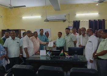 Badaun : ई-पंजीकरण प्रणाली 2024 के विरोध में आये दस्तावेज लेखक, ज्ञापन सौंपा