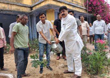 सपा के स्टार प्रचारक व पूर्वमंत्री आबिद रजा और सांसद प्रतिनिधि ने किया पौधारोपण