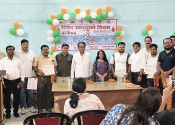 विश्व रक्तदाता दिवस : जिला अस्पताल बदायूं में सम्मान से नवाजे गए रक्तदानी
