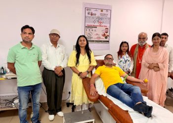 विश्व रक्तदाता दिवस पर राजकीय मेडिकल कॉलेज में लगा स्वैच्छिक रक्तदान शिविर